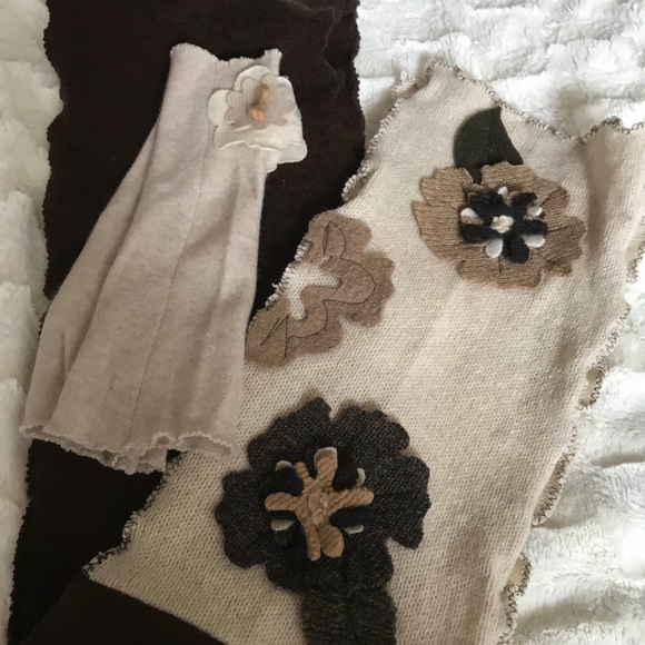 GORGEOUS ONE OF A KIND SCARF AND LONG GLOVE SET. - Picture 4 of 8